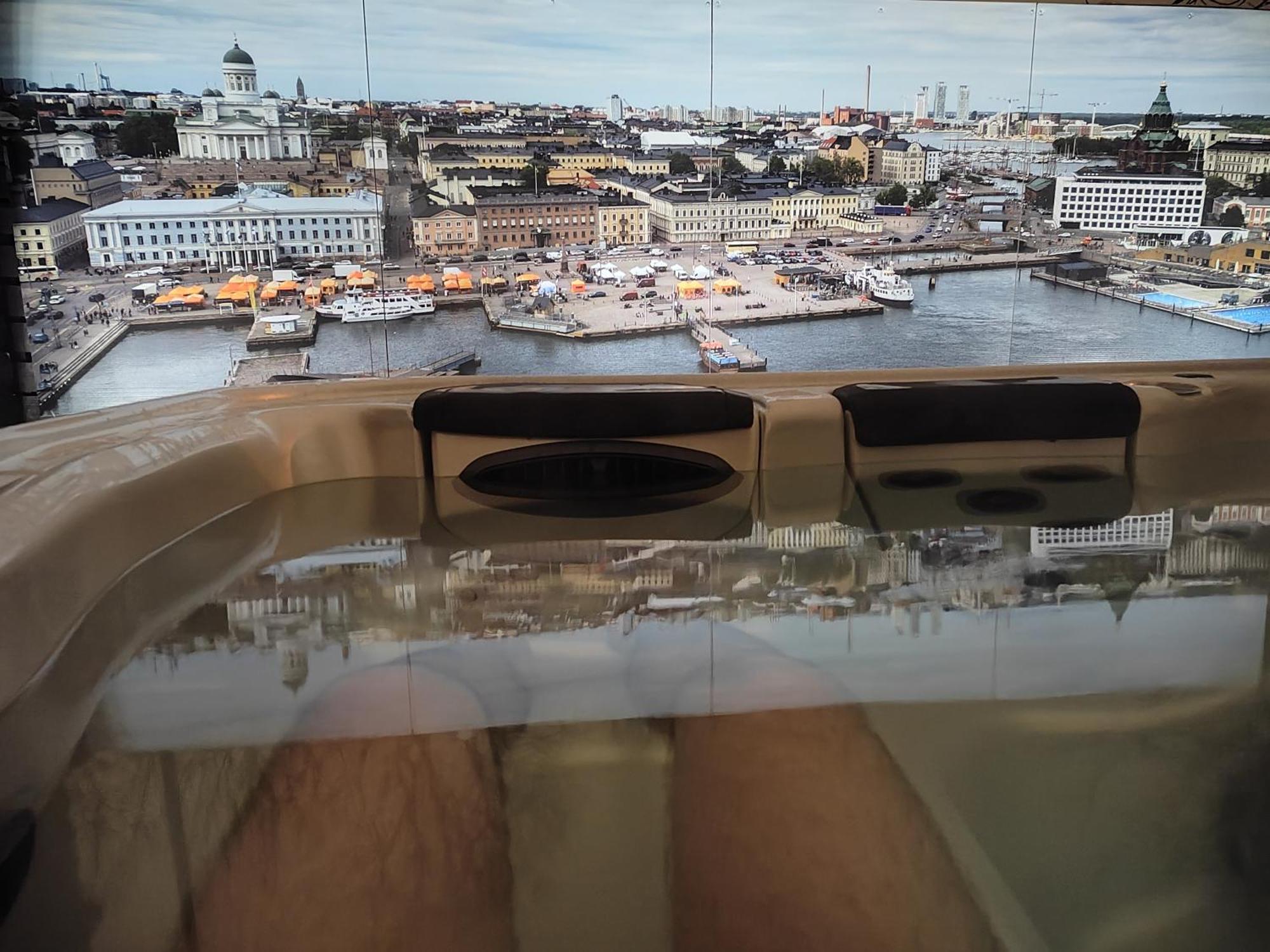 Relax & Recharge - A Unique Suite With A Touch Of Luxury - Hot Tub And Sauna Inspired Decor #Not A Real Sauna# Easy City Access - Direct Train 15 Min To City Helsinki Eksteriør billede